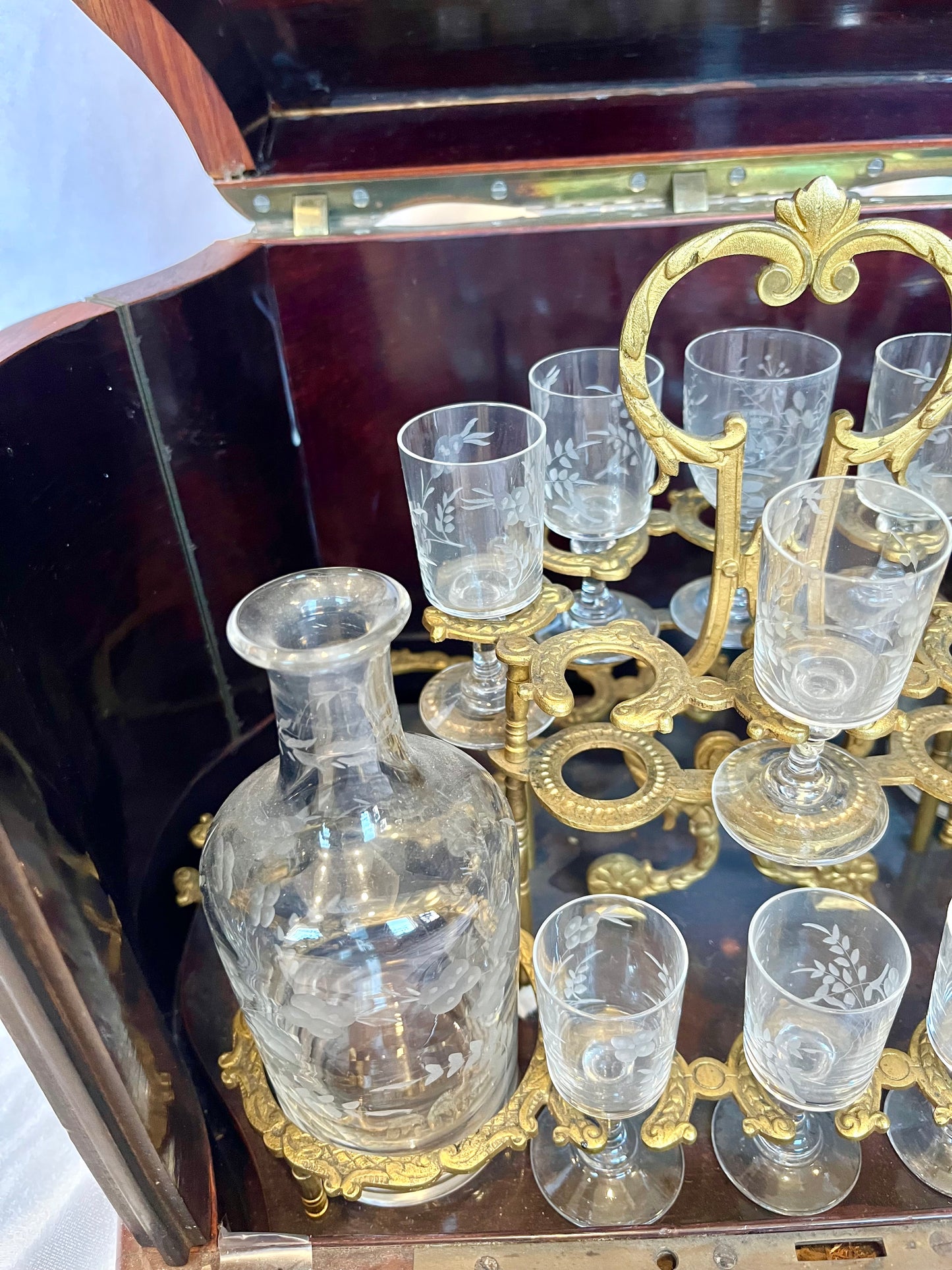 19th century Georgian Liquor Box with Glass Set