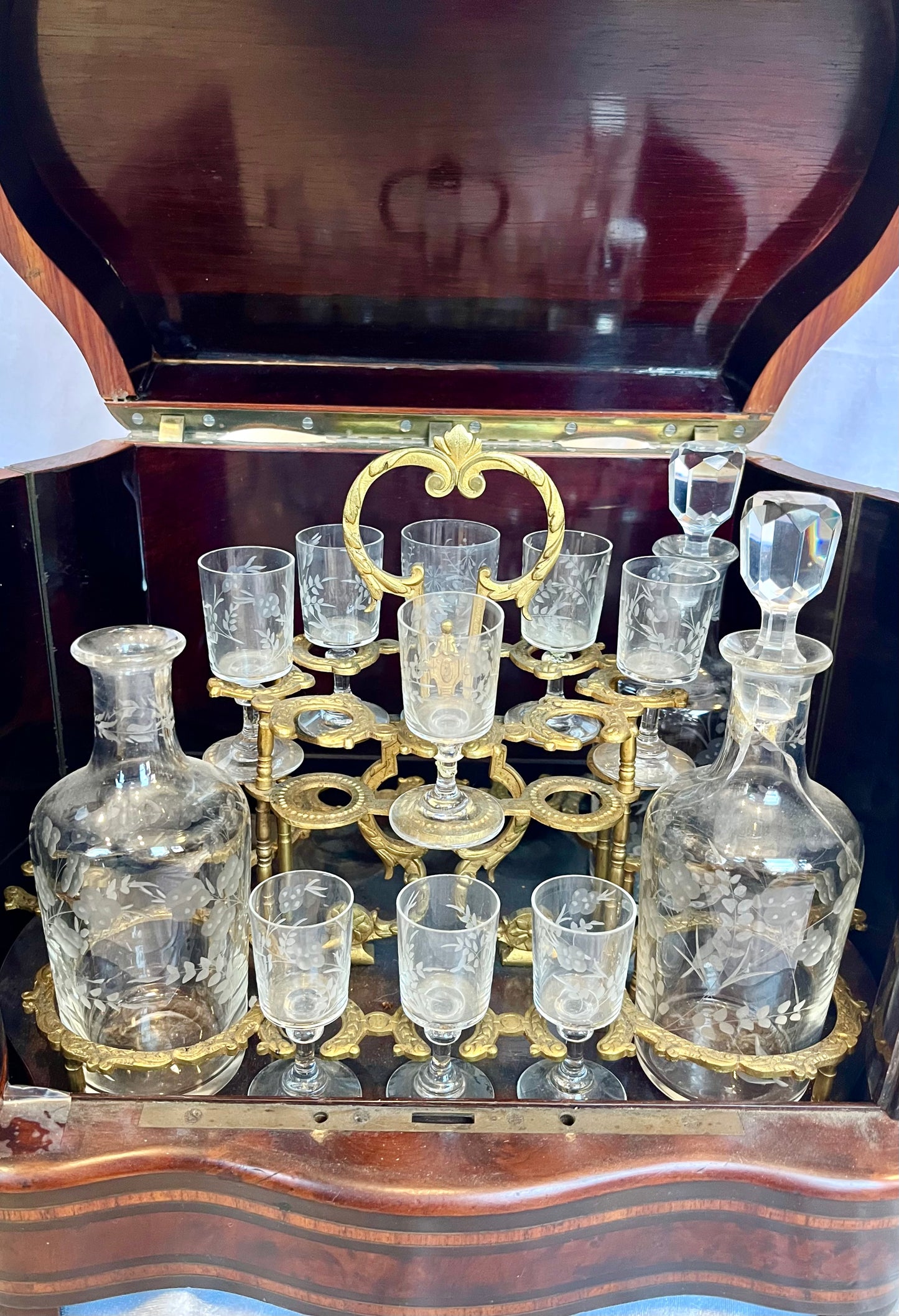 19th century Georgian Liquor Box with Glass Set