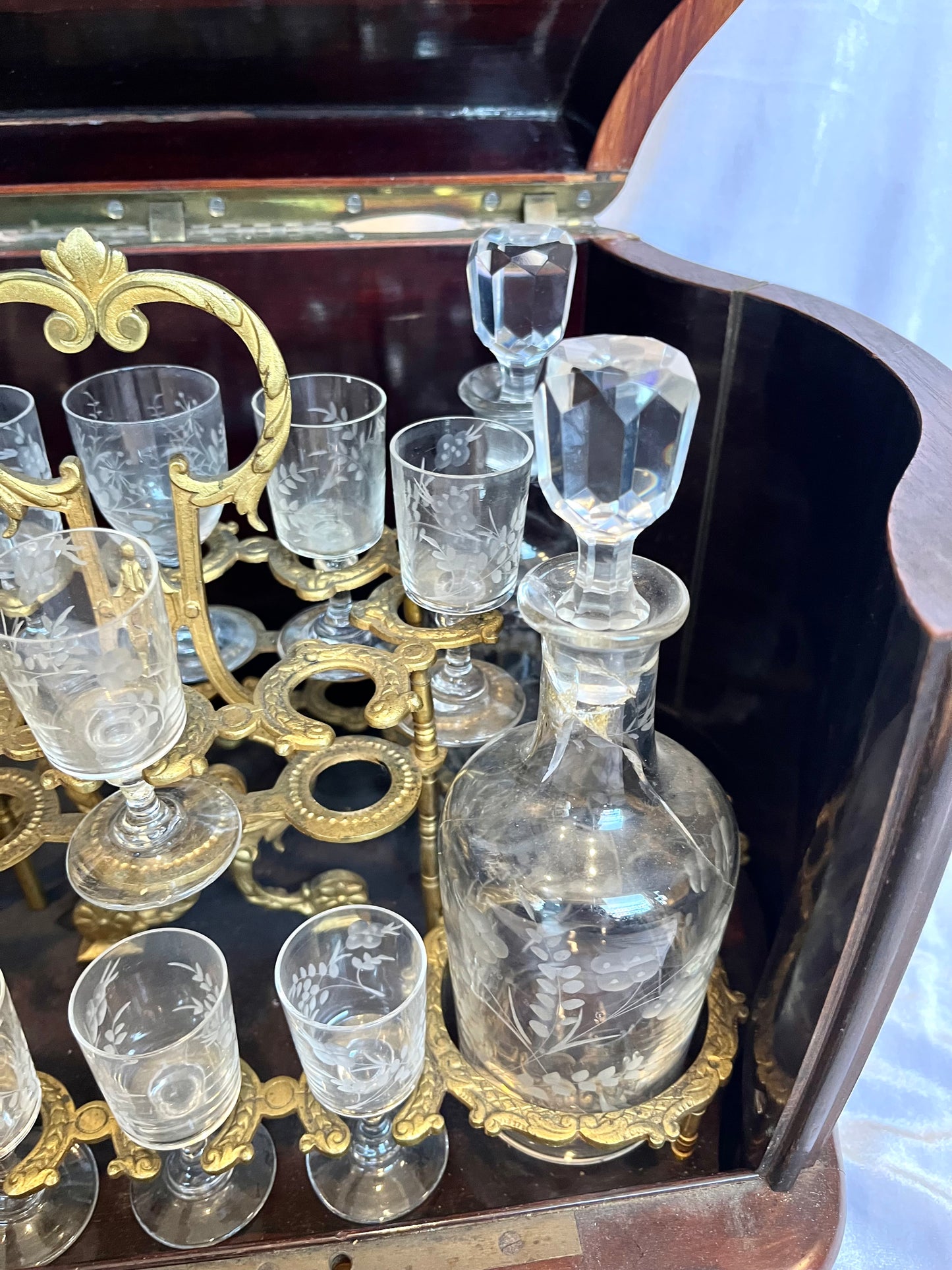 19th century Georgian Liquor Box with Glass Set