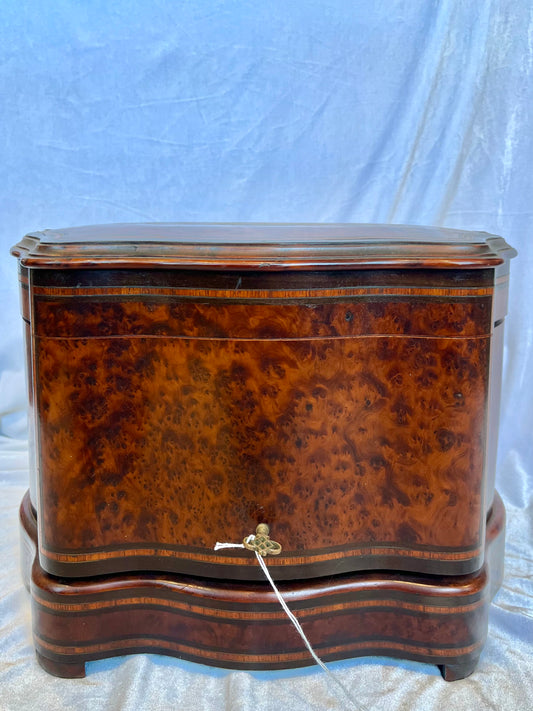 19th century Georgian Liquor Box with Glass Set